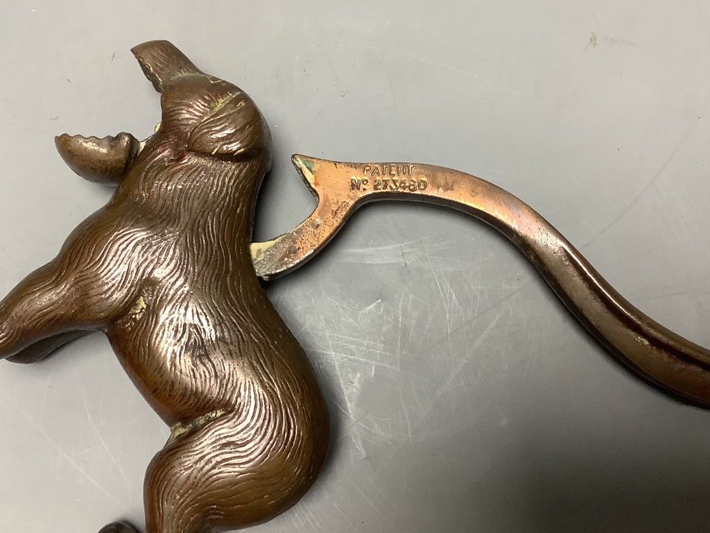A brass 'dog' nutcracker, length 24cm